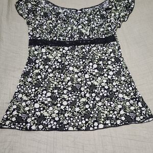 Chic Floral Women's Blouse in Black, Green, and White